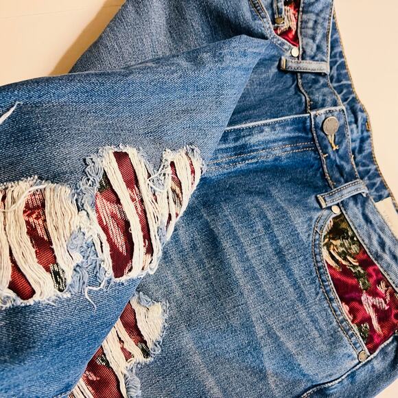 Vince Camuto Distressed Tapestry High Rise Straight Leg Crop Jeans Size 31 - Picture 4 of 12